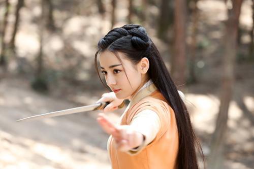秦時(shí)明月新登場(chǎng)女俠角色——科技之光，生活之路的照亮者