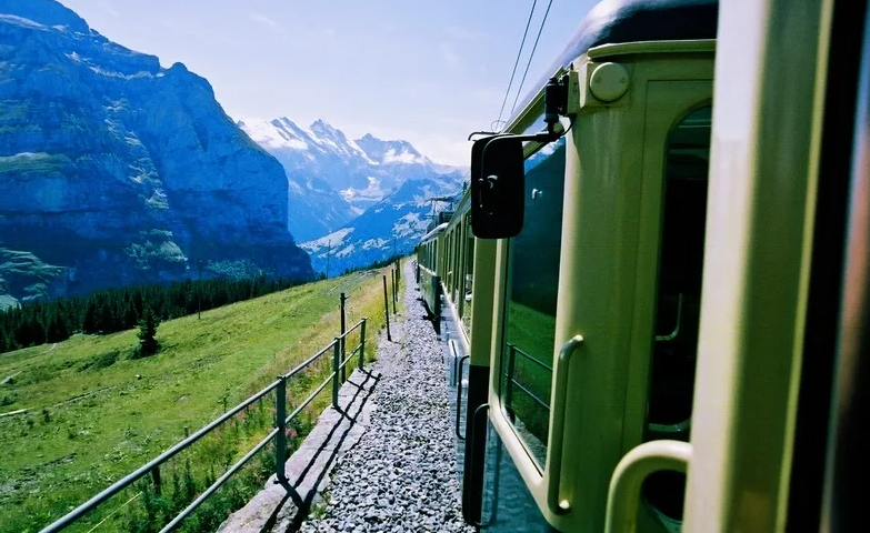 成都至哈爾濱機票價格查詢，時空之旅的飛行軌跡