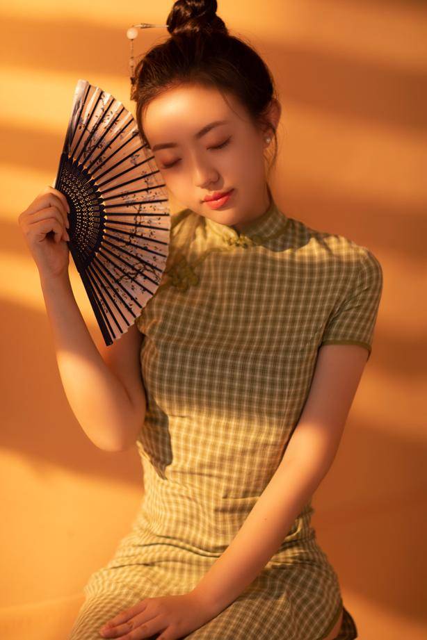 女演員古箏，與自然美景的邂逅，探尋內(nèi)心平和之聲