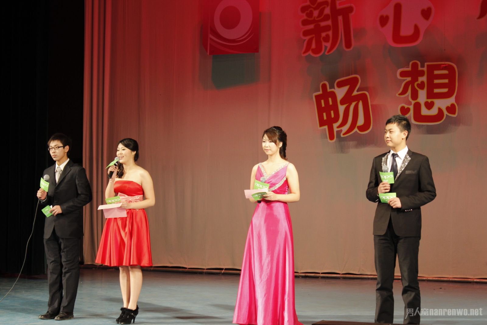 引領(lǐng)時代風(fēng)尚的舞臺之韻，最新主持詞精選集