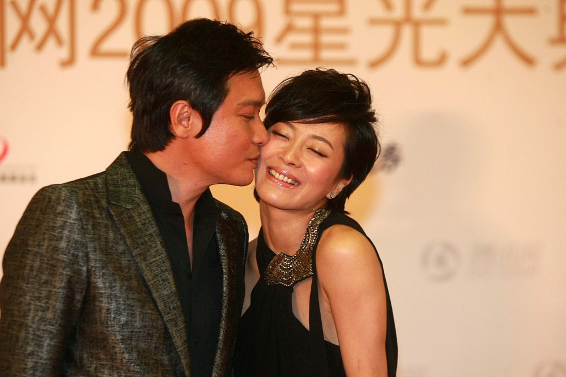 羅嘉良蘇巖最新視頻，聚焦二人世界，熒幕內外的故事探索