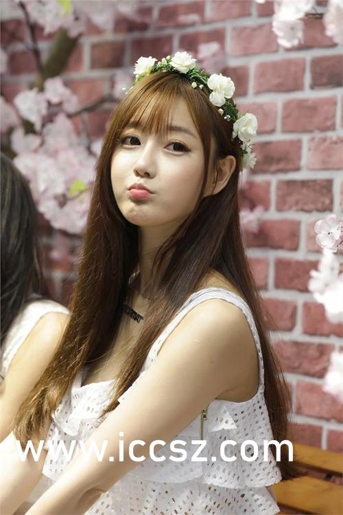 探索時尚界的璀璨新星，Jenny佳妮的最新動態(tài)與風(fēng)采