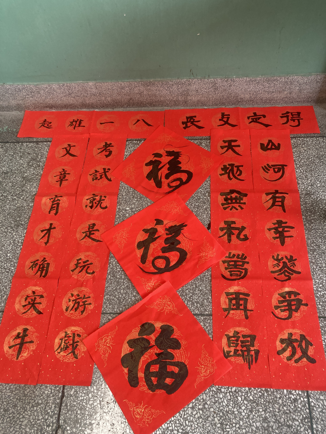 傳統(tǒng)與現(xiàn)代融合之美，最新潮春聯(lián)欣賞