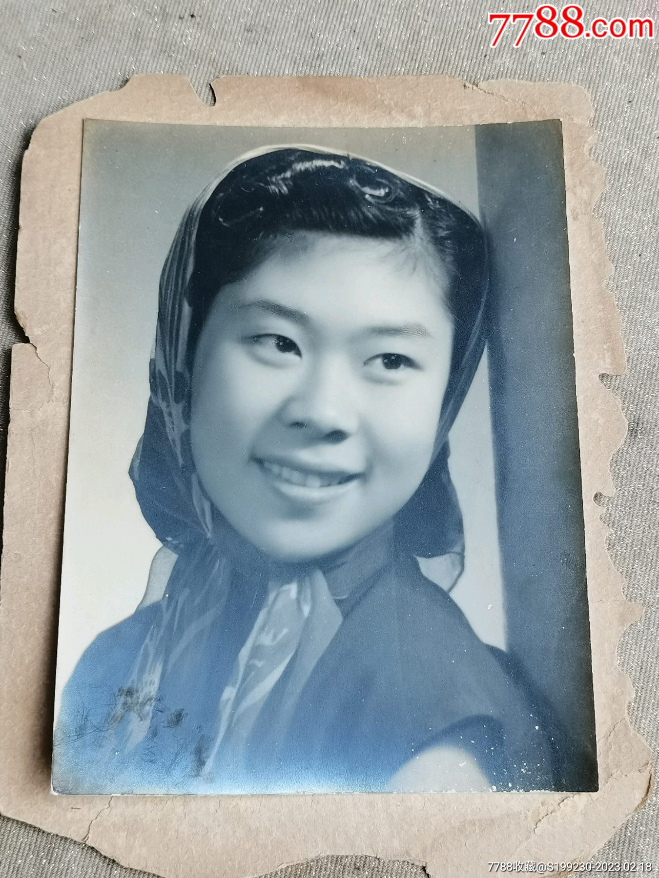 美女老照片的魅力，歷久彌新，時(shí)光見(jiàn)證美麗風(fēng)采