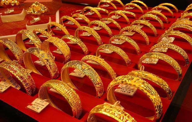 最新黃金回收價(jià)格老鳳祥，科技重塑黃金價(jià)值，引領(lǐng)未來生活體驗(yàn)